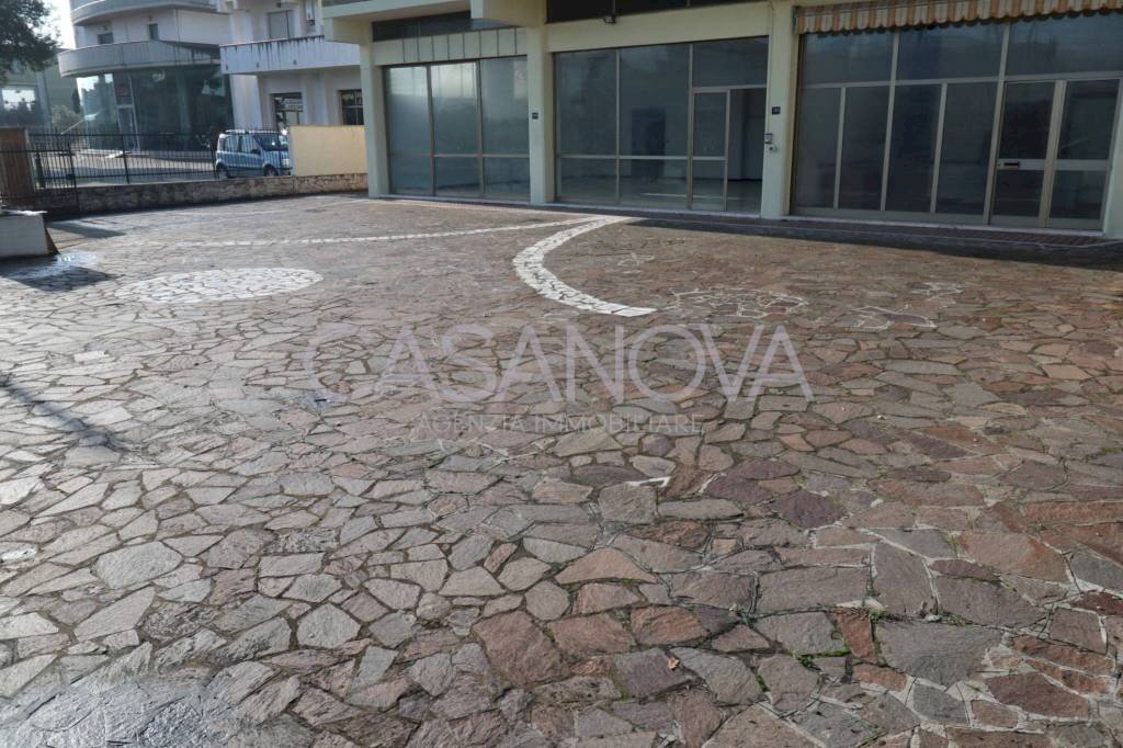 Cortile interno - Negozio viale Filippo Turati, Giulianova - foto 3