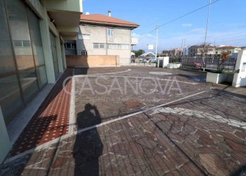 Cortile interno - Negozio viale Filippo Turati, Giulianova - foto 4