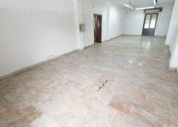 Interno non residenziale - Stabile - Palazzo Mosciano Sant'Angelo - foto 2