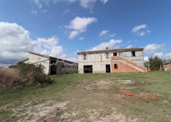 Terreno - Rustic via Villa De Luca, Bellante - photo 1