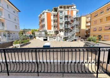 Foto 6 - Trilocale vico dello Schiavo
 
17, Diano Marina - foto 6