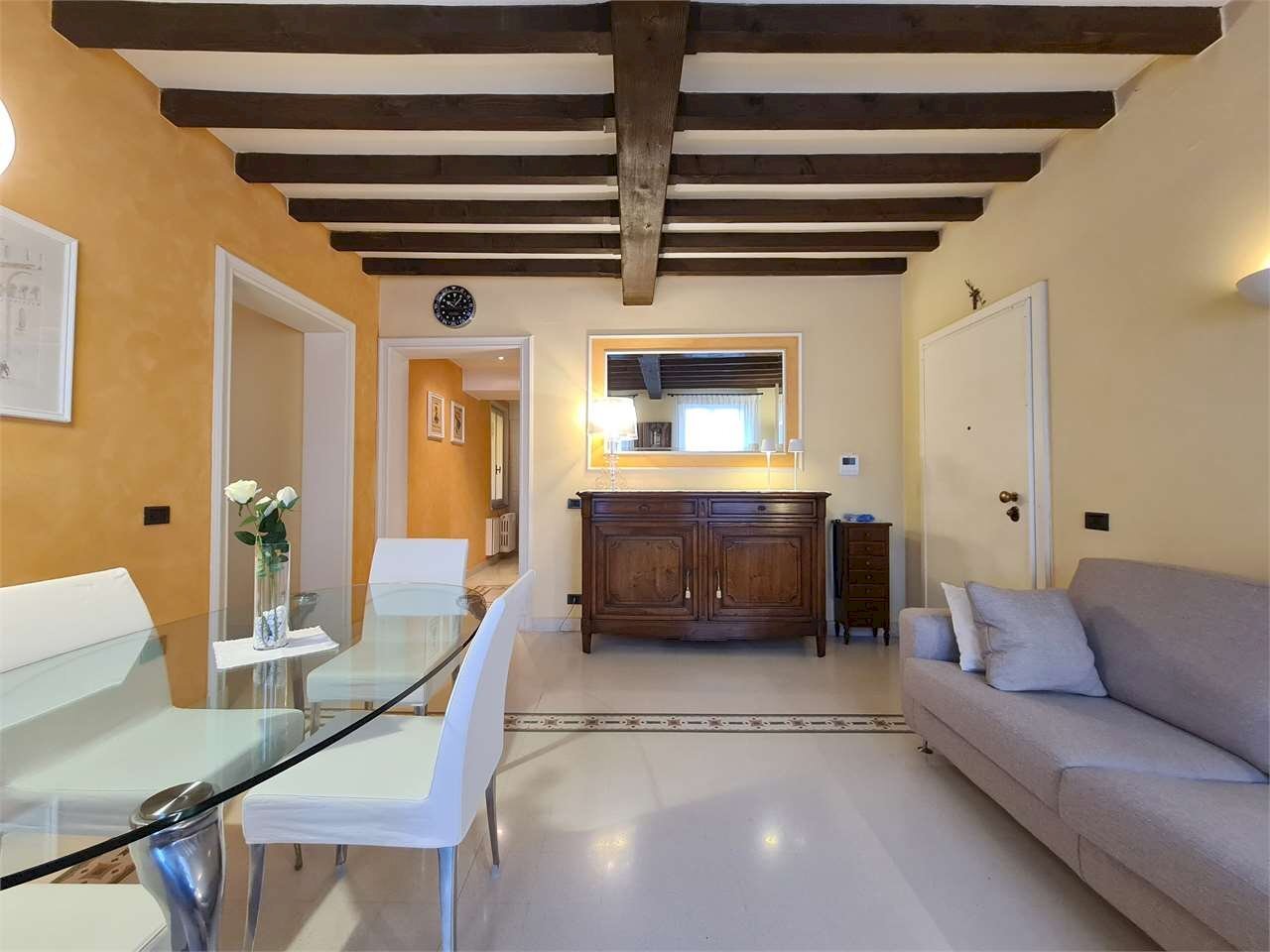 Three-room apartment Modena (neighborhood Circoscrizione 1) - photo 2