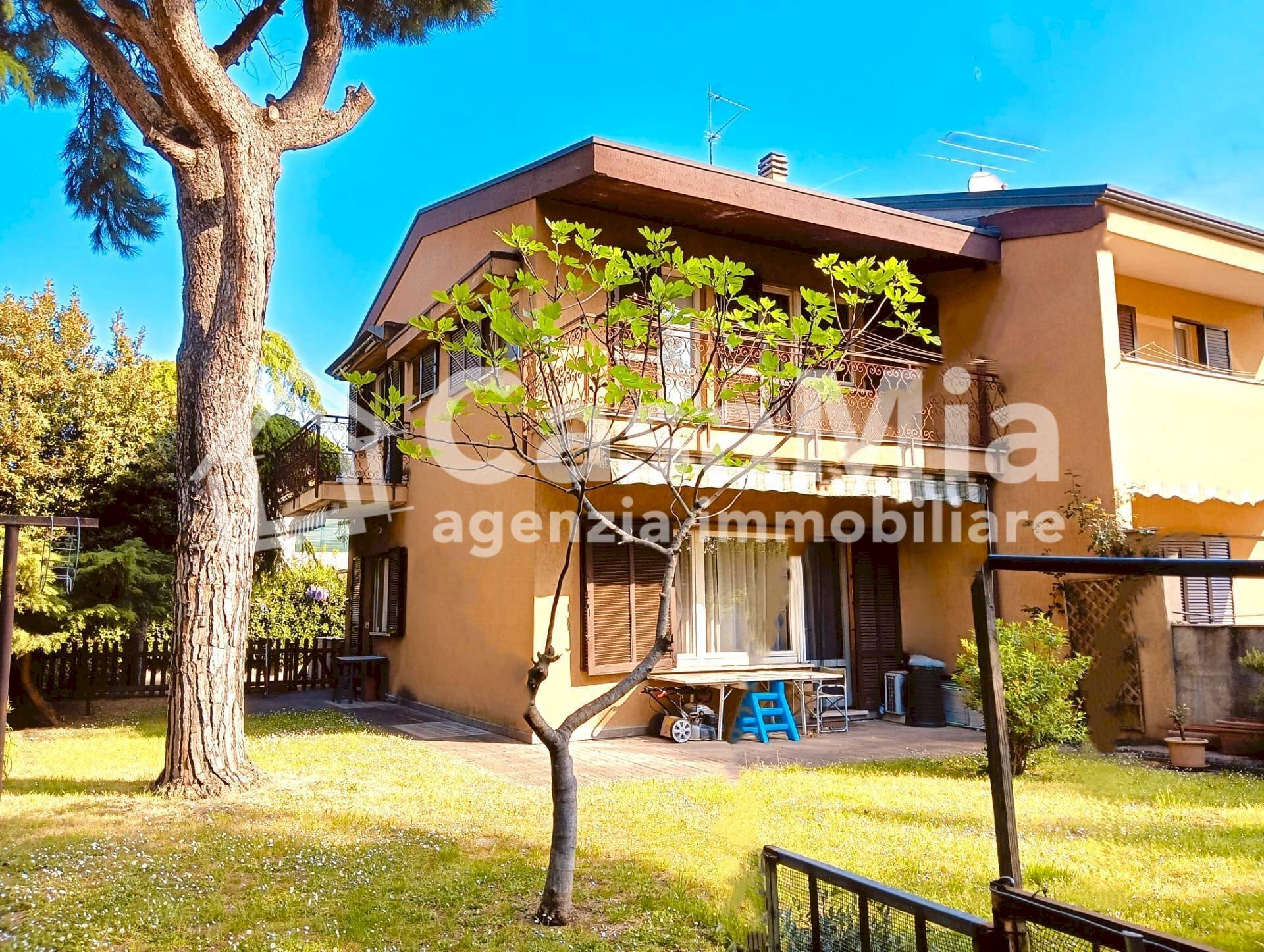 Foto 1 - Semi-detached house Via dei Mughetti
 
19, Legnano - photo 1