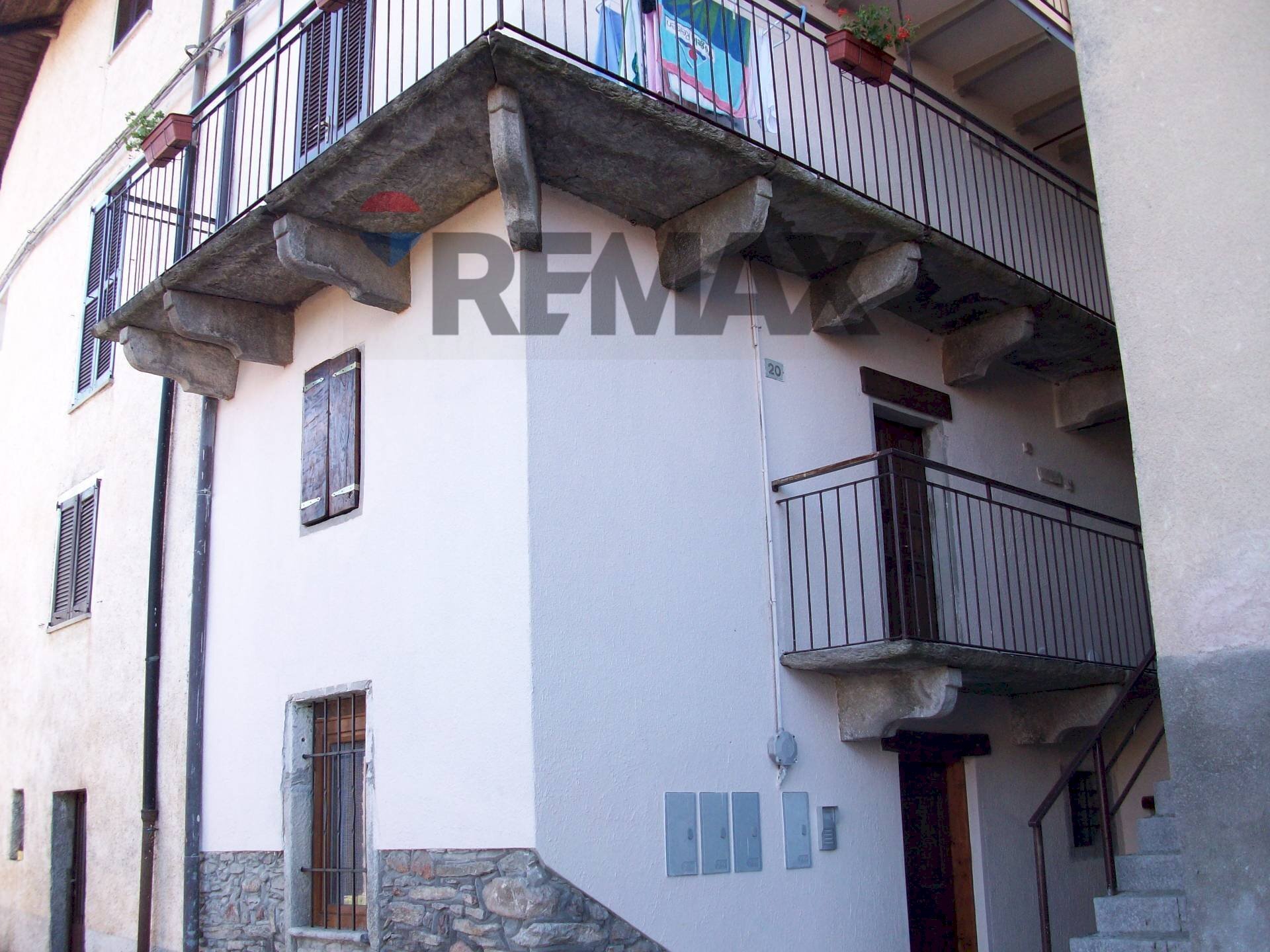 Edificio all\'aperto - Semi-detached Villa Via Per Ganna
 
20, Cuasso al Monte - photo 2