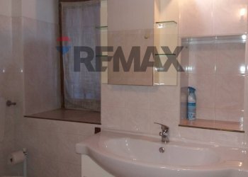 Bagno - Semi-detached Villa Via Per Ganna
 
20, Cuasso al Monte - photo 15