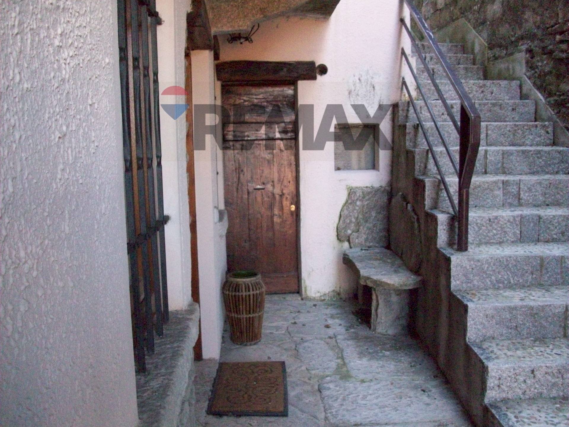 Scale - Semi-detached house Via per Ganna
 
20, Cuasso al Monte - photo 3