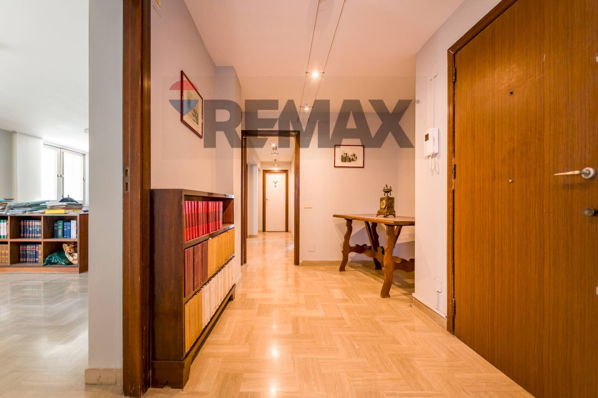 Hall / corridoio - Ufficio Via Ludovico Ariosto
 
16c, Palermo - foto 3