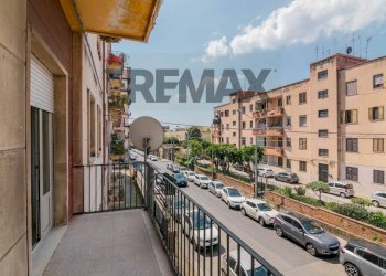 Balcone perimetrale sala lato strada - Appartamento Via Veneto
 
64, Acireale - foto 13