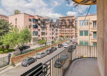 Balcone perimetrale sala lato strada - Appartamento Via Veneto
 
64, Acireale - foto 14