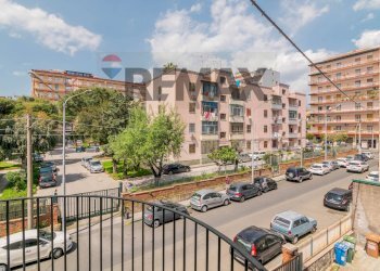 Balcone perimetrale sala lato strada - Appartamento Via Veneto
 
64, Acireale - foto 15