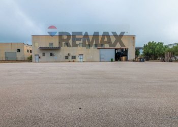 Casa all\'aperto - Capannone Via Zona Industriale/C.da Poggiarelli
 
snc, Caltagirone - foto 1