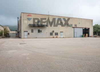 Edificio all\'aperto - Capannone Via Zona Industriale/C.da Poggiarelli
 
snc, Caltagirone - foto 2