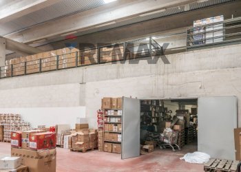 Dispensa di stoccaggio - Capannone Via Zona Industriale/C.da Poggiarelli
 
snc, Caltagirone - foto 9
