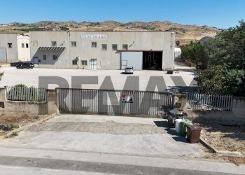 Edificio all\'aperto - Shed Via Zona Industriale/C.da Poggiarelli
snc, Caltagirone - photo 2