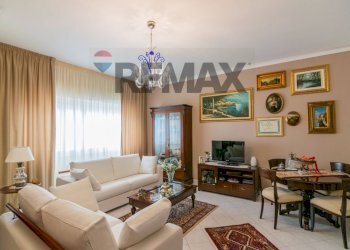 Sala da pranzo - Trilocale via carlo gemmellaro
 
12, Aci Castello - foto 1