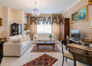 Soggiorno - Trilocale via carlo gemmellaro
 
12, Aci Castello - foto 3