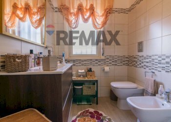 Bagno - Trilocale via carlo gemmellaro
 
12, Aci Castello - foto 9