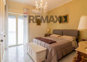 Camera / camera da letto - Trilocale via carlo gemmellaro
 
12, Aci Castello - foto 10