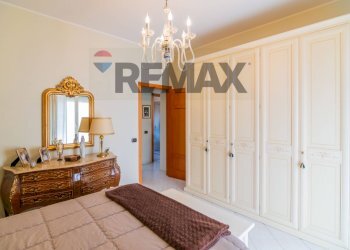 Camera / camera da letto - Trilocale via carlo gemmellaro
 
12, Aci Castello - foto 11