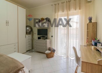 Camera / camera da letto - Trilocale via carlo gemmellaro
 
12, Aci Castello - foto 12