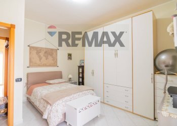 Camera / camera da letto - Trilocale via carlo gemmellaro
 
12, Aci Castello - foto 13