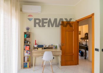 Camera / camera da letto - Trilocale via carlo gemmellaro
 
12, Aci Castello - foto 14