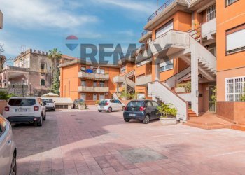 Edificio all\'aperto - Trilocale via carlo gemmellaro
 
12, Aci Castello - foto 27