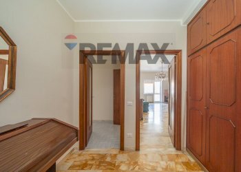 Hall / corridoio - Trilocale Via Franco Sacchetti
 
13, Roma - foto 2