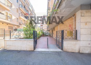 Edificio all\'aperto - Trilocale Via Franco Sacchetti
 
13, Roma - foto 47