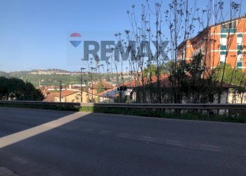 Edificio all\'aperto - Locale Commerciale Via Firenze
 
117, Perugia - foto 1