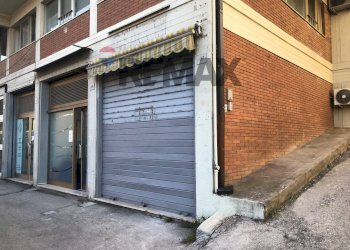 Edificio all\'aperto - Locale Commerciale Via Firenze
 
117, Perugia - foto 3