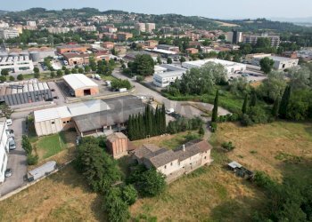 Edificio all\'aperto - Rustico via edison
 
32, Perugia - foto 1