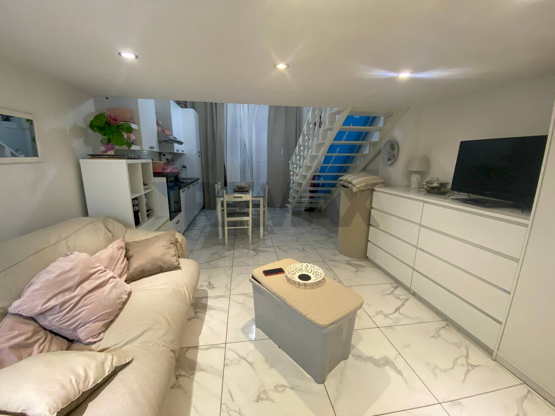 Sala da pranzo - Casa indipendente VIA VITTORIO EMANUELE TERZO
 
17, Giardini-Naxos - foto 3