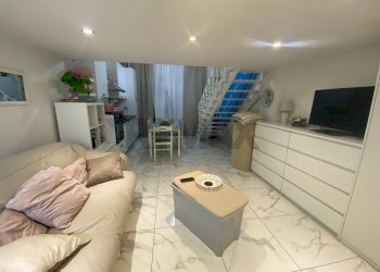 Sala da pranzo - Casa indipendente VIA VITTORIO EMANUELE TERZO
 
17, Giardini-Naxos - foto 3