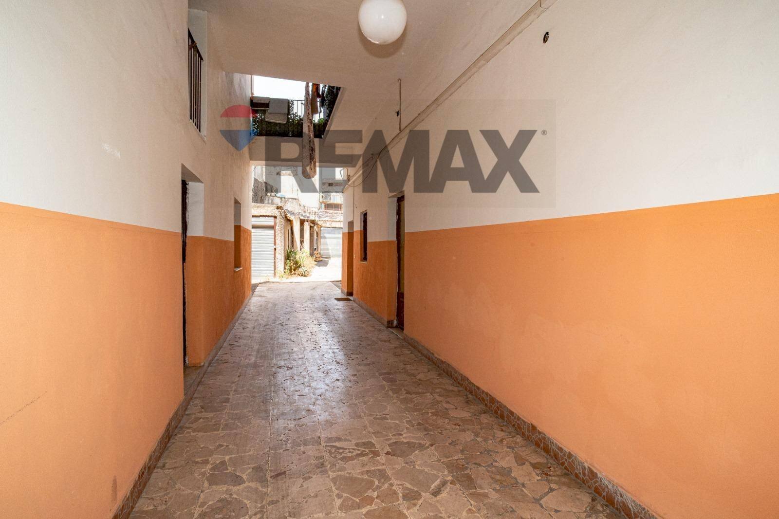 Hall / corridoio - Magazzino VIA SOLFERINO
 
79, Catania - foto 2