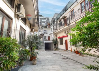 Edificio all\'aperto - Three-room apartment Via Pier Francesco Mola
 
5, Milano - photo 31