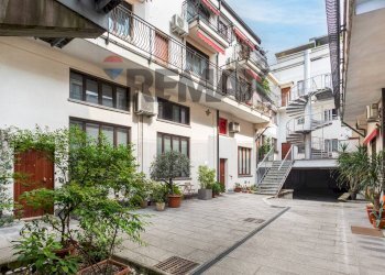 Edificio all\'aperto - Three-room apartment Via Pier Francesco Mola
 
5, Milano - photo 32