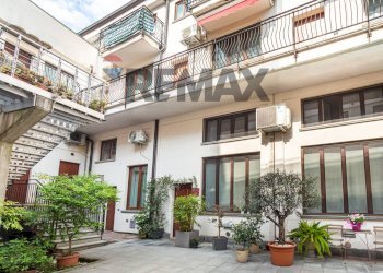 Edificio all\'aperto - Three-room apartment Via Pier Francesco Mola
 
5, Milano - photo 33