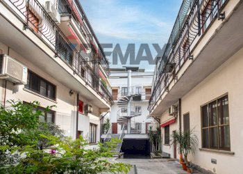 Edificio all\'aperto - Three-room apartment Via Pier Francesco Mola
 
5, Milano - photo 35