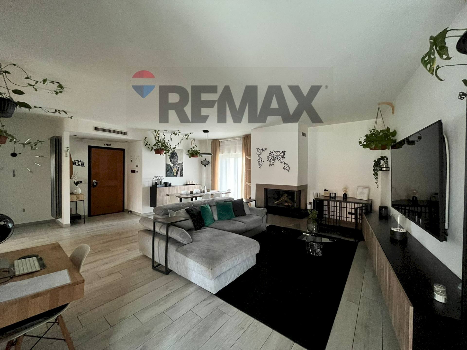 Sala da pranzo - Villa Bifamiliare Via Assunta
 
23, Caserta - foto 1