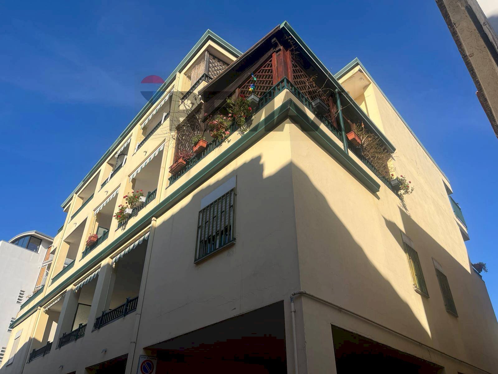 Edificio all\'aperto - Villa Bifamiliare Via Assunta
 
23, Caserta - foto 2