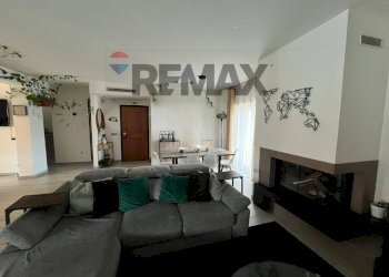 Sala da pranzo - Villa Bifamiliare Via Assunta
 
23, Caserta - foto 4