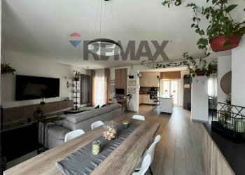 Sala da pranzo - Villa Bifamiliare Via Assunta
 
23, Caserta - foto 8