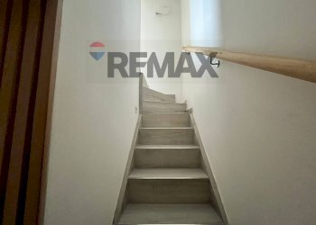 Scale - Villa Bifamiliare Via Assunta
 
23, Caserta - foto 16