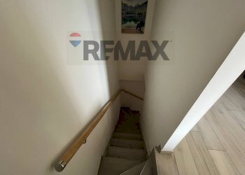 Scale - Villa Bifamiliare Via Assunta
 
23, Caserta - foto 17