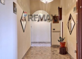 Hall / corridoio - Four-room apartment Via Appia
 
41, Caivano - photo 1