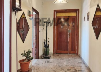 Hall / corridoio - Four-room apartment Via Appia
 
41, Caivano - photo 2
