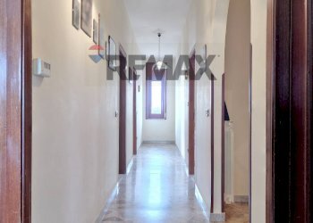 Hall / corridoio - Four-room apartment Via Appia
 
41, Caivano - photo 17
