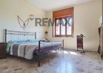 Camera / camera da letto - Four-room apartment Via Appia
 
41, Caivano - photo 23