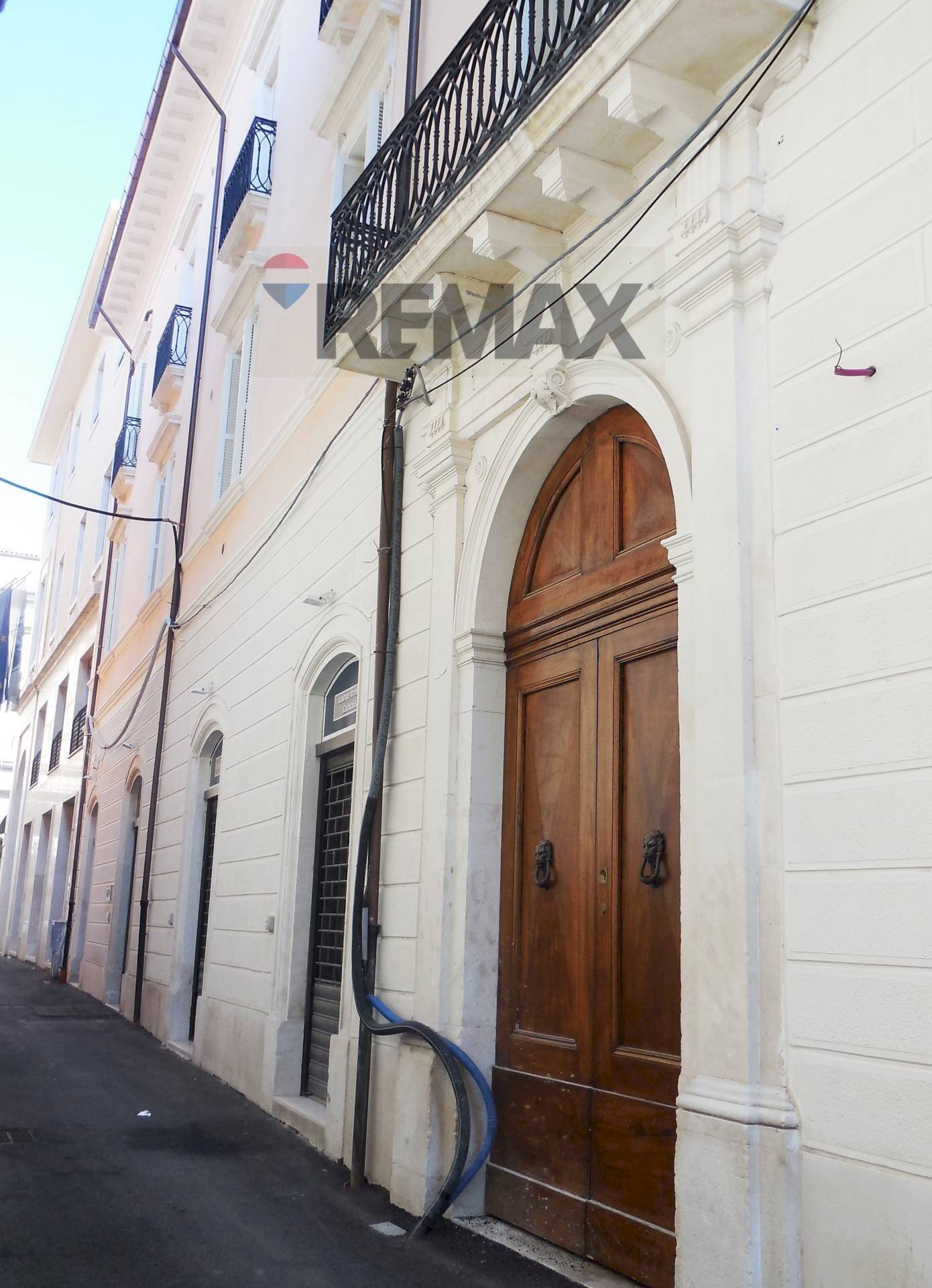 Edificio all\'aperto - Four-room apartment via simonetto
 
16, L'Aquila - photo 1